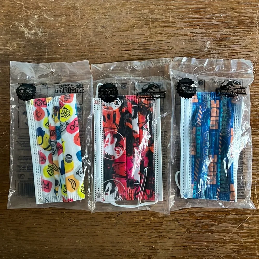 Package of 4 Kids Size Masks 😷 1- Reusable (Never Used) 3- Disposable